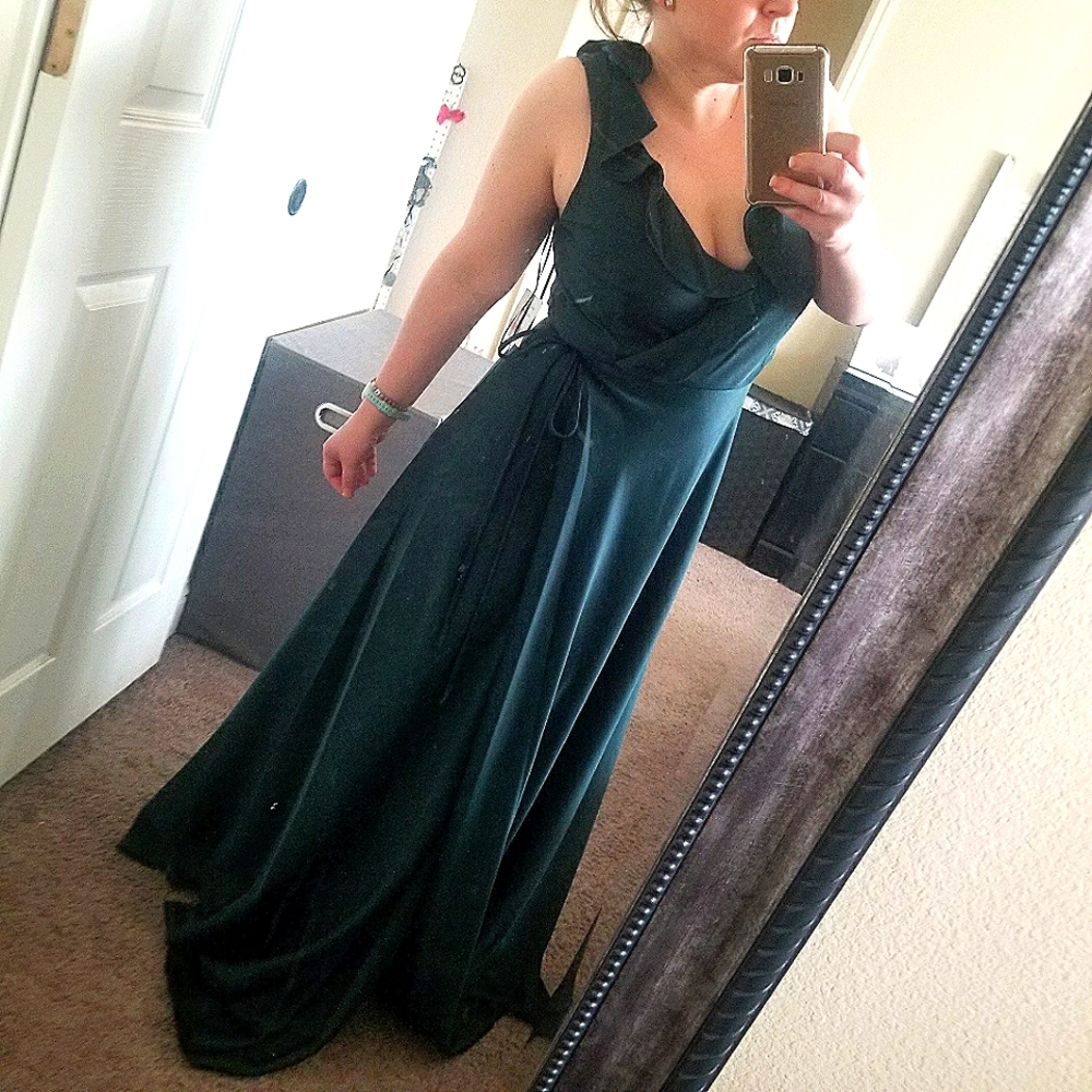 Gorgeous hunter emerand green wrap  dress